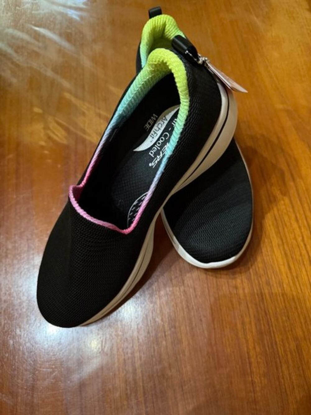 Skechers Go Walk Arch Fit Wild Energy Size 10 Wide Width New with tags No Box